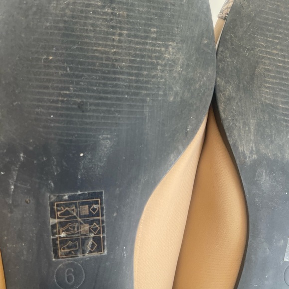 ASOS DESIGN Wide Fit Legend pointed toe cap ballet flats in beige snake - Picture 11 of 13